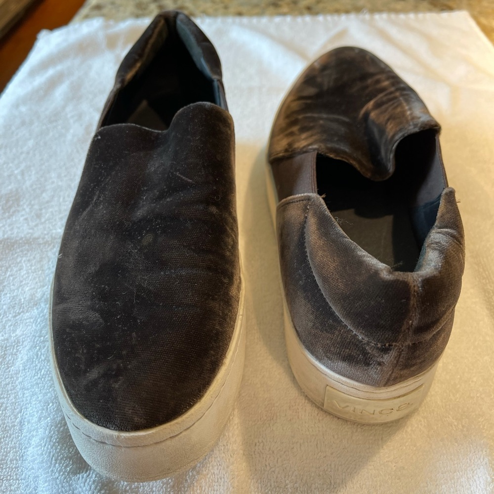 Vince slip on sneakers size 8 brown velvet